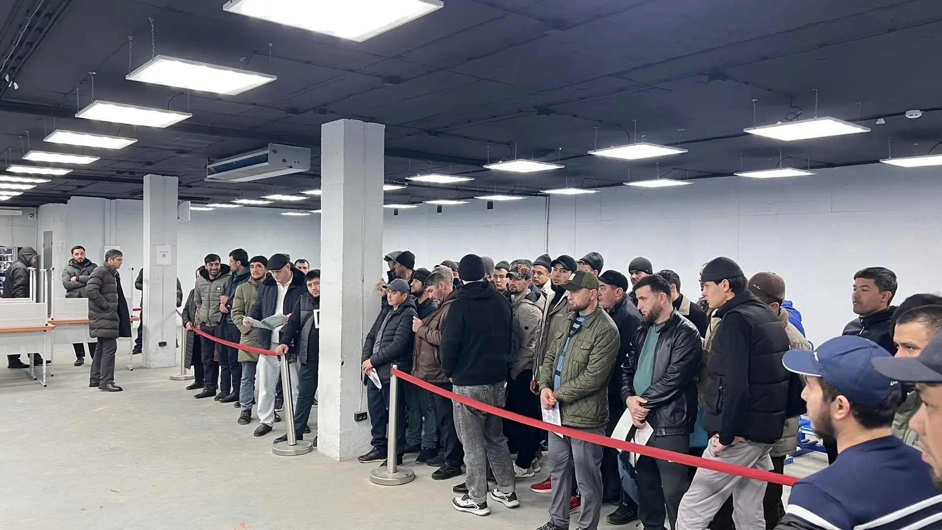 150 иностранным гражданам, работающим в Дагестане, разъяснили правила пребывания на территории России